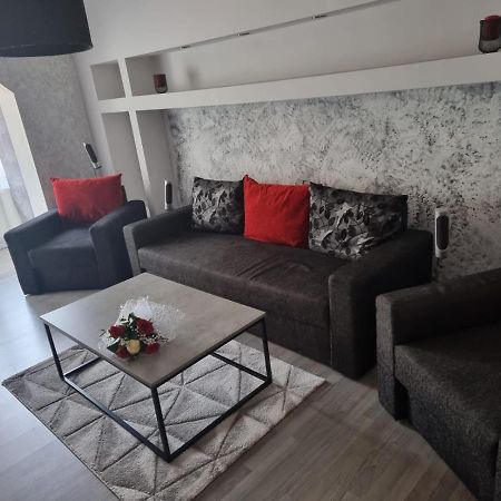 Clau Home Hunedoara Exterior photo