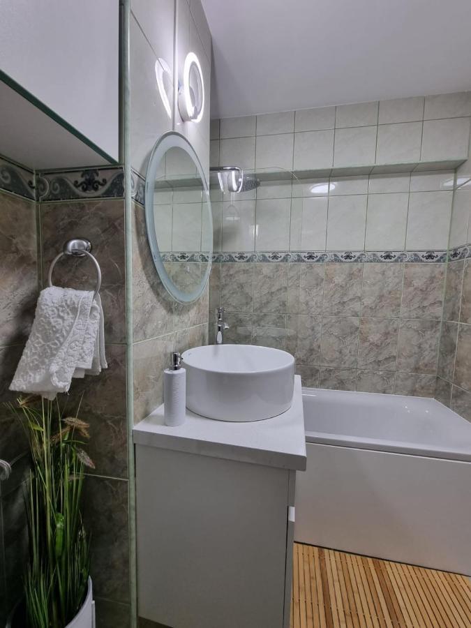 Clau Home Hunedoara Exterior photo
